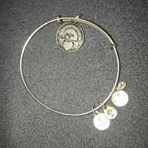 Women’s Alex and Ani open heart hands bracelet